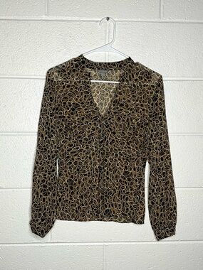 < Y2K Ann Taylor Semi Sheer Business Casual Button Down >